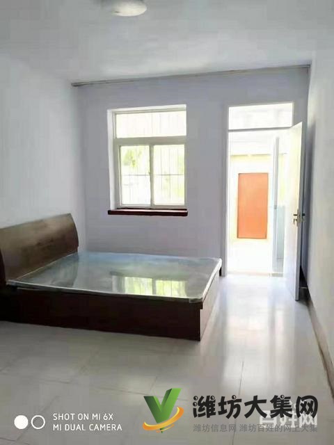 臥龍社區(qū)1樓帶園便宜出售 普通住宅 中等裝修