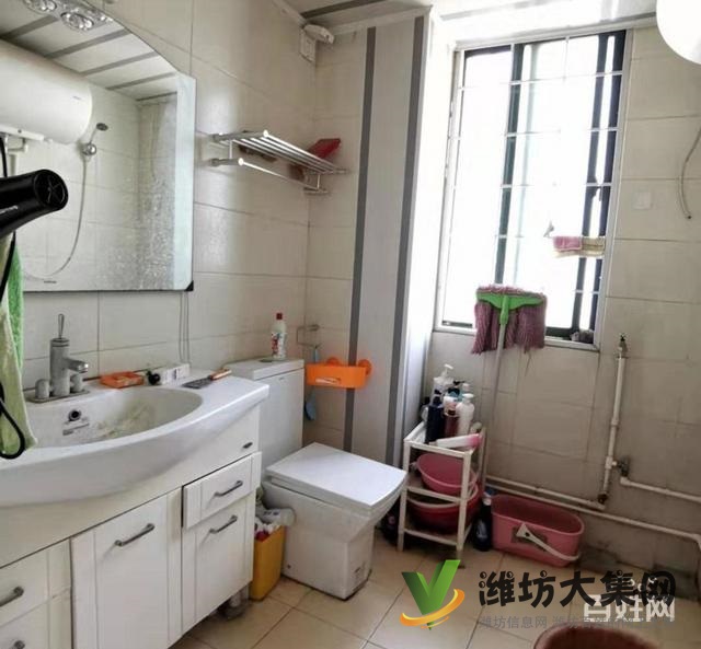 圣榮廣場西區電梯房115平三室兩廳客廳帶大飄窗 帶