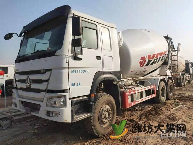 出售17年國五二手豪沃攪拌車 大14方 后八輪