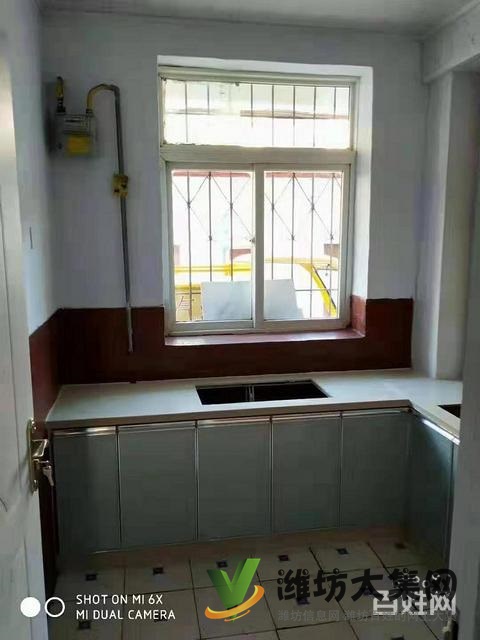 臥龍社區(qū)1樓帶園便宜出售 普通住宅 中等裝修