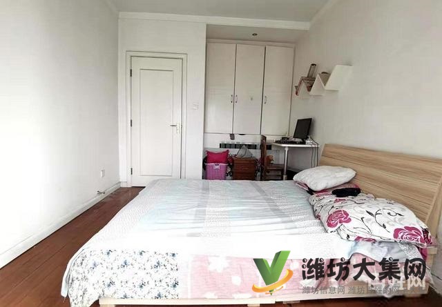 圣榮廣場西區電梯房115平三室兩廳客廳帶大飄窗 帶