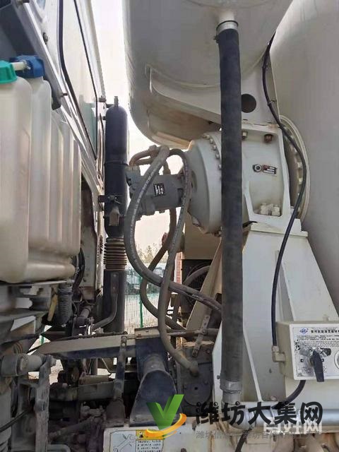 急轉(zhuǎn)大20方18年二手豪沃?jǐn)嚢柢?chē) 豪沃底盤(pán)凌宇上裝