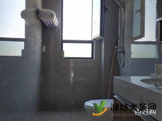 萬達(dá)北 泰華近 總價87萬買個125平的大三室新房子