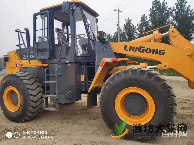 沙場處理三臺鏟車，都是18年購買的