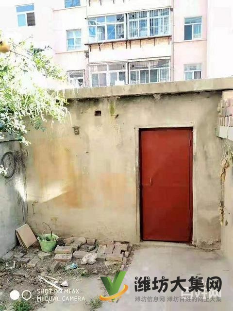 臥龍社區(qū)1樓帶園便宜出售 普通住宅 中等裝修