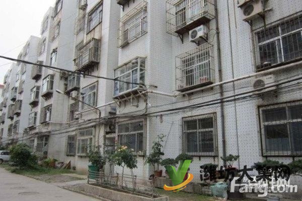 實(shí)驗(yàn)小學(xué)一墻之隔工人新村 三樓 雙氣 濰柴宿舍對面