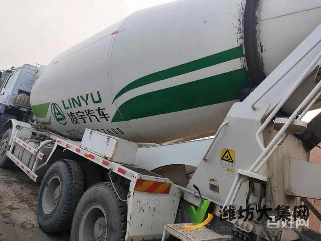 急轉(zhuǎn)大20方18年二手豪沃?jǐn)嚢柢?chē) 豪沃底盤(pán)凌宇上裝