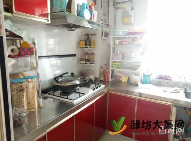 金馬路與健康街一樓帶一百多平米的大院子帶車庫車位