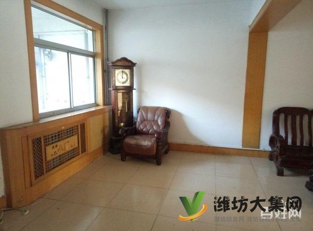 健康街工商局宿舍新華學校近多層2樓90平米標準三室