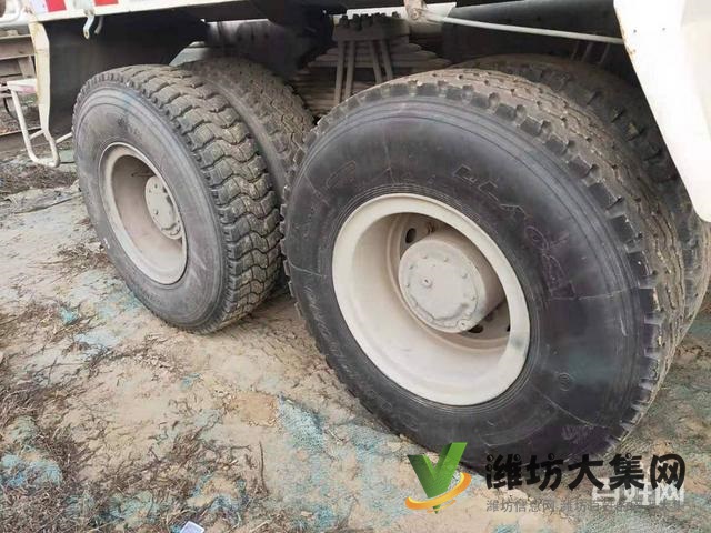 急轉(zhuǎn)大20方18年二手豪沃?jǐn)嚢柢?chē) 豪沃底盤(pán)凌宇上裝