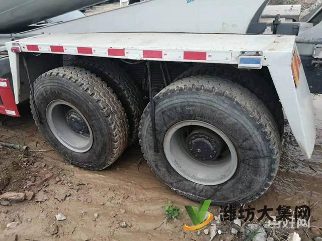 轉(zhuǎn)讓二手豪沃?jǐn)嚢柢?大20方 國(guó)五 前四后八輪
