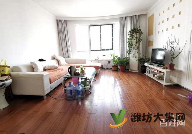 圣榮廣場西區電梯房115平三室兩廳客廳帶大飄窗 帶