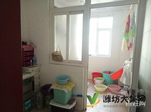 金馬路與健康街一樓帶一百多平米的大院子帶車庫車位