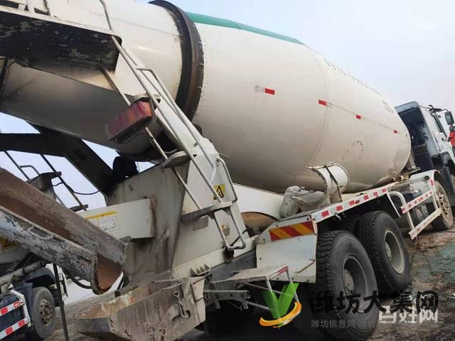 急轉(zhuǎn)大20方18年二手豪沃?jǐn)嚢柢?chē) 豪沃底盤(pán)凌宇上裝