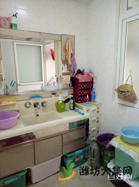 金馬路與健康街一樓帶一百多平米的大院子帶車庫車位