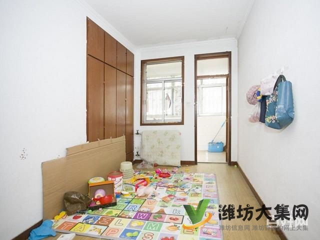 勝利街北海花園多層1樓,120平三室朝陽無稅 市府