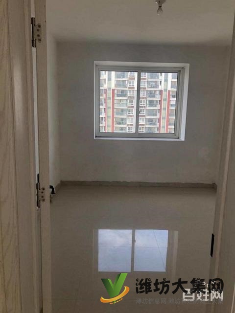 中央世家,三室精裝,家具家電齊全,拎包入住,首次出