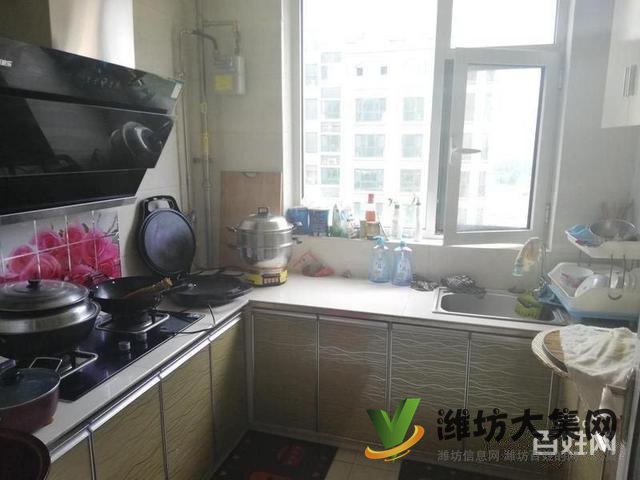 高新區(qū)健康街與金馬路大觀天下浪琴灣樓層樓精裝3室業(yè)