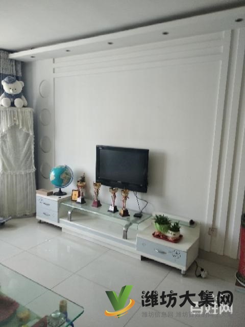 沁園春三樓三室?guī)к噹?kù)精裝手續(xù)齊全可以貸款