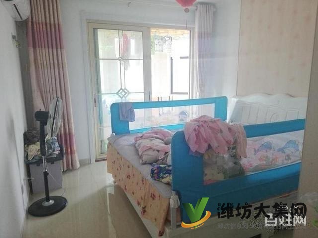 高新區(qū)健康街與金馬路大觀天下浪琴灣樓層樓精裝3室業(yè)