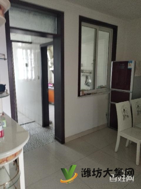 沁園春三樓三室?guī)к噹?kù)精裝手續(xù)齊全可以貸款