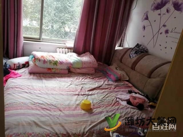 金都花園多層1樓2明臥精裝,然氣供暖,地下室一間