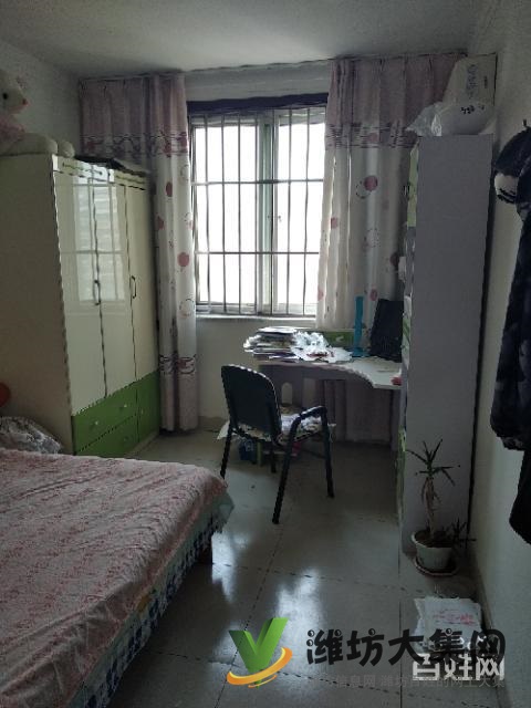 沁園春三樓三室?guī)к噹?kù)精裝手續(xù)齊全可以貸款