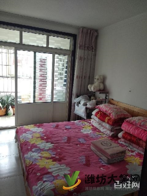 沁園春三樓三室?guī)к噹?kù)精裝手續(xù)齊全可以貸款