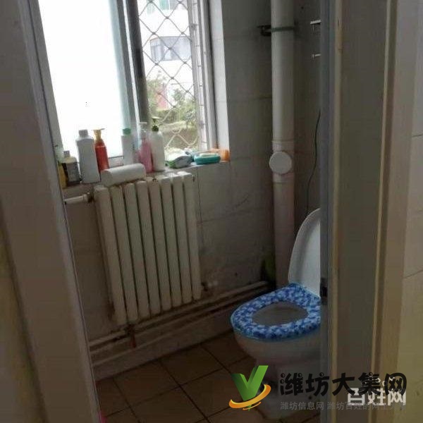 金都花園多層1樓2明臥精裝,然氣供暖,地下室一間