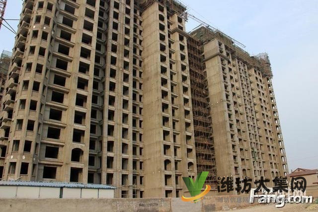 高新區(qū)健康街與金馬路大觀天下浪琴灣樓層樓精裝3室業(yè)