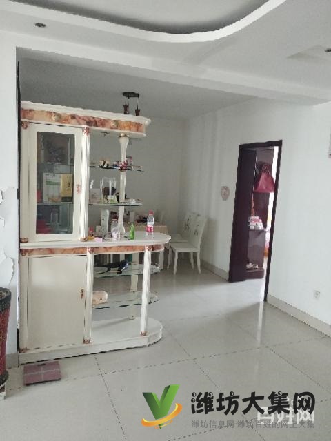 沁園春三樓三室?guī)к噹?kù)精裝手續(xù)齊全可以貸款