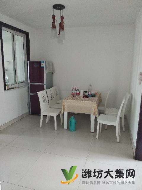 沁園春三樓三室?guī)к噹?kù)精裝手續(xù)齊全可以貸款