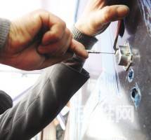 高密開(kāi)鎖2566110、換鎖芯密碼鎖、汽車(chē)鎖配鑰匙