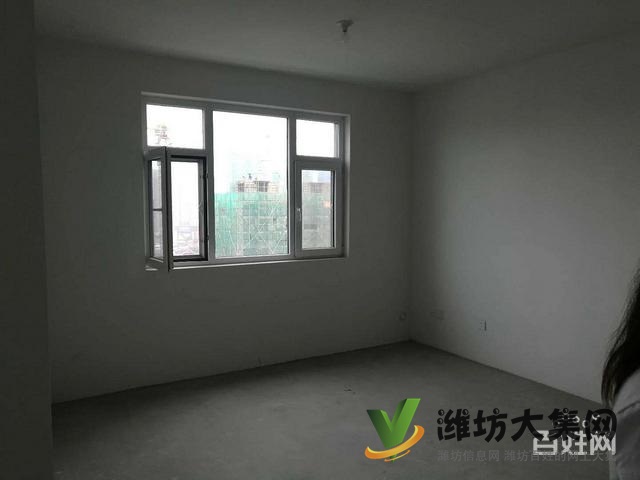 上城國際 3室2廳帶露臺帶地下室127萬毛坯房