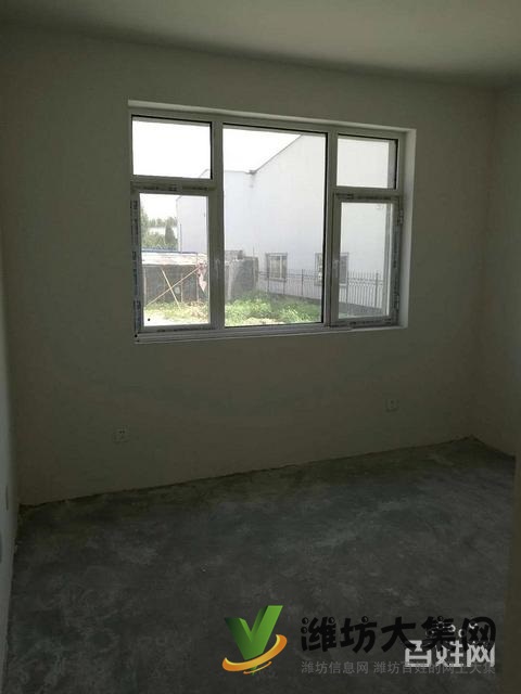 上城國際 3室2廳帶露臺帶地下室127萬毛坯房