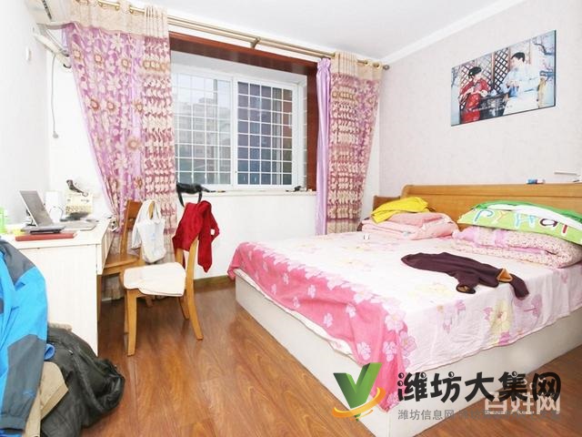 佳樂家近 多層一樓 精裝三室 客廳帶大窗戶 位置交通便利