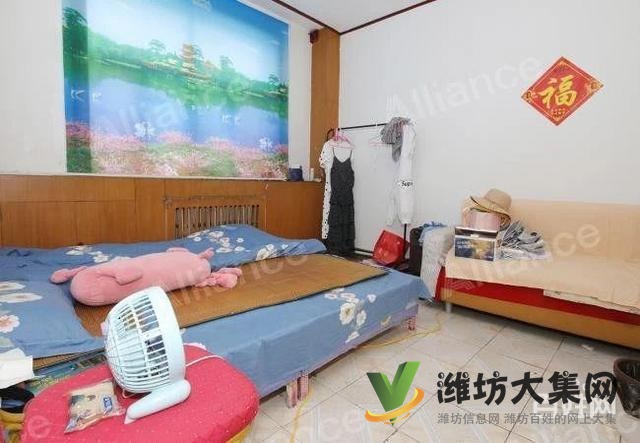 公安局小區(qū) 普通住宅 中等裝修低樓層三室過戶快