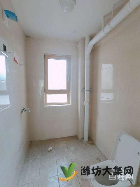 玫瑰公館一樓帶大院!送城市會客廳!三居,更名貸款,