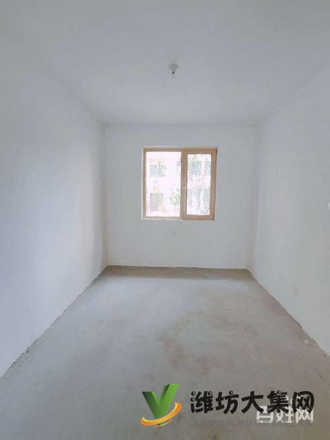 玫瑰公館一樓帶大院!送城市會客廳!三居,更名貸款,