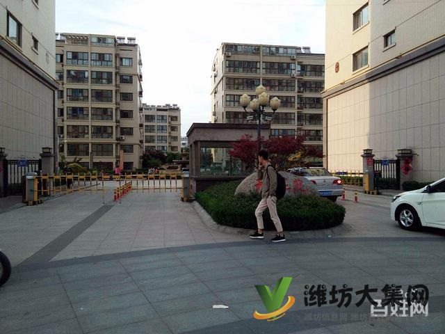 天熙苑  40萬(wàn)！三室精裝 mai一層song一層