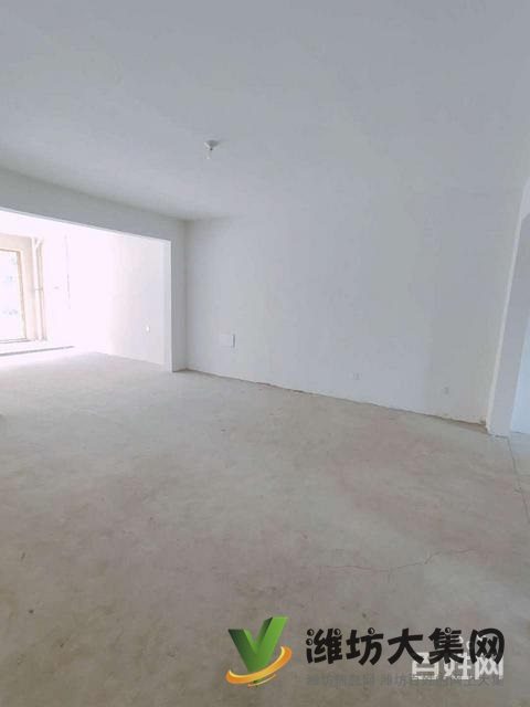 玫瑰公館一樓帶大院!送城市會客廳!三居,更名貸款,