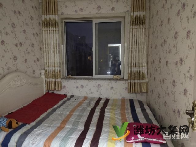 南關(guān)小學(xué)附近電梯洋房四樓精裝三室