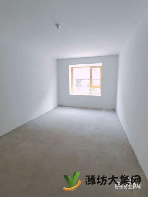 玫瑰公館一樓帶大院!送城市會客廳!三居,更名貸款,