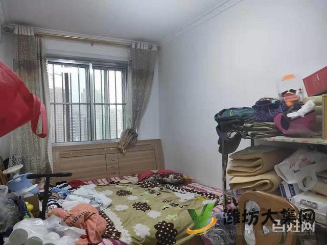 中央世家三室好房,精裝,位置好,環(huán)境好,很方便的小