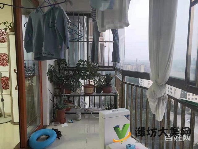 中央世家三室好房,精裝,位置好,環(huán)境好,很方便的小