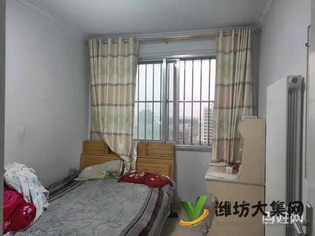 中央世家三室好房,精裝,位置好,環(huán)境好,很方便的小