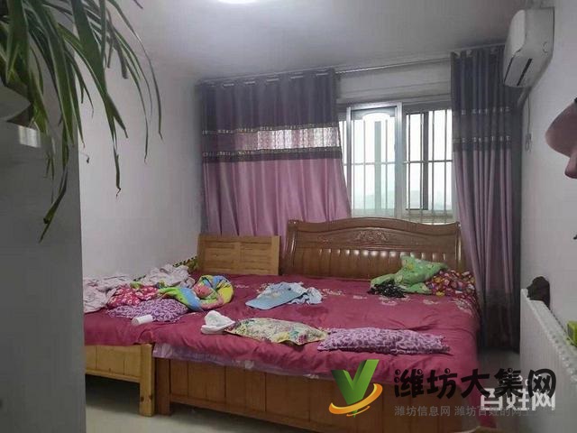 中央世家三室好房,精裝,位置好,環(huán)境好,很方便的小