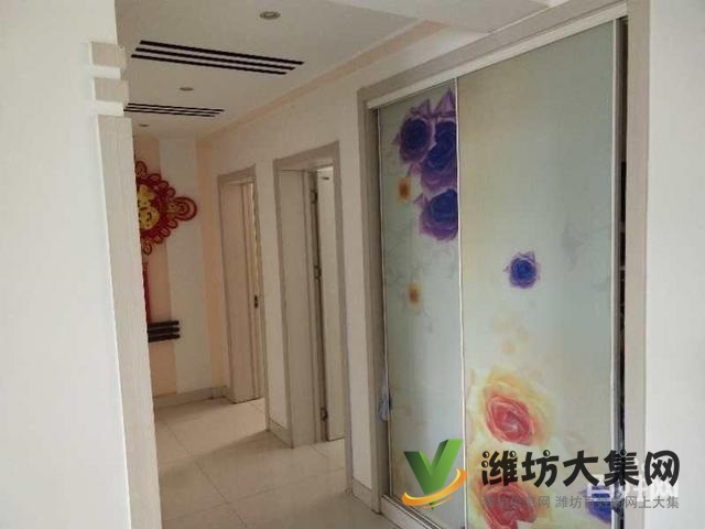 湖景龍灣,房主換了豪宅,現(xiàn)在低,價(jià)出售,帶著28平