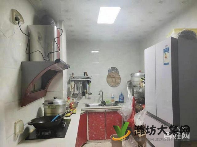 中央世家三室好房,精裝,位置好,環(huán)境好,很方便的小