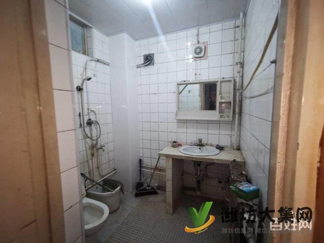 銀杏小區北鄰市府家屬院簡裝100平3室36.6萬